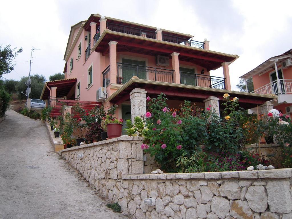 Villa Pepy Mesongí الغرفة الصورة
